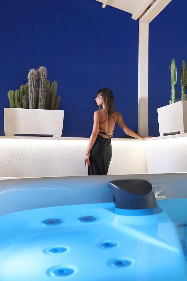 Mare Versus Luxury Suites 바를레타 외부 사진