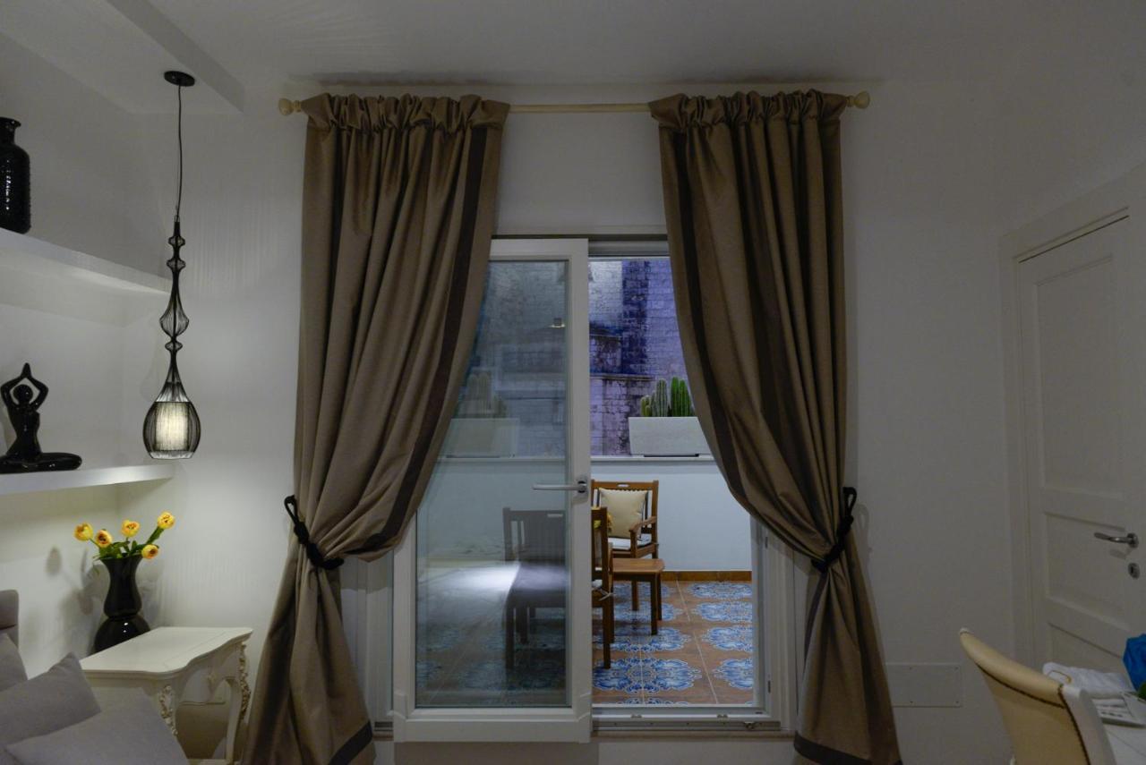 Mare Versus Luxury Suites 바를레타 외부 사진